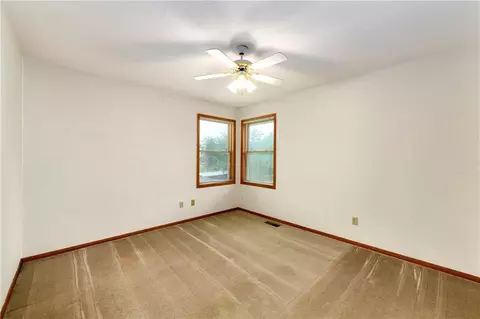 Bedroom - 917 NW Winterset St, Lees Summit, MO 64081 photo 5 of 10