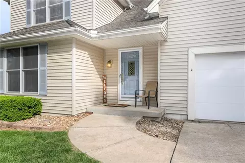 Exterior - 917 NW Winterset St, Lees Summit, MO 64081 photo 4 of 11
