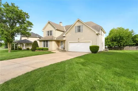 917 NW Winterset St, Lees Summit, MO 64081
