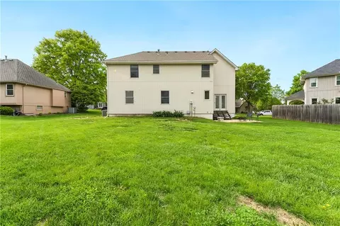 Exterior - 917 NW Winterset St, Lees Summit, MO 64081 photo 6 of 11