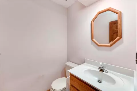Bath - 917 NW Winterset St, Lees Summit, MO 64081 photo 1 of 2