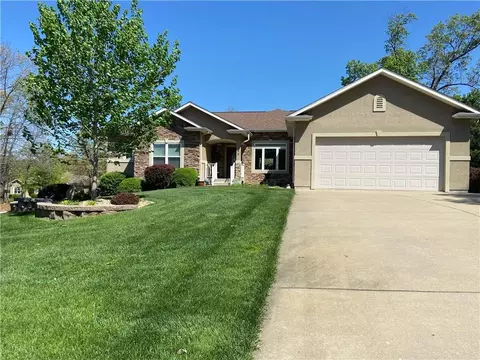 208 Eagle Ave, Gravois Mills, MO 65037