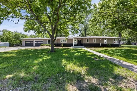 204 E 14th St, Ottawa, KS 66067