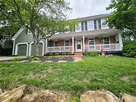 8638 Greenwood Ln, Lenexa, KS 66215