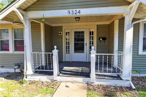 Exterior - 9324 E 15th St, Independence, MO 64052 photo 3 of 5