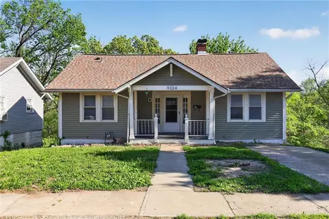 9324 E 15th St, Independence, MO 64052