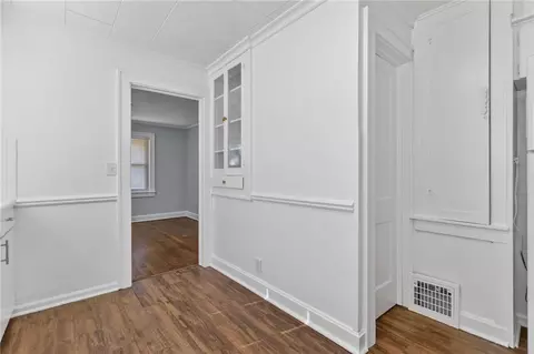 Entry Way - 9324 E 15th St, Independence, MO 64052 photo 2 of 4