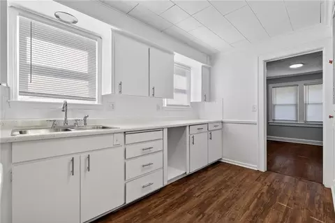 Entry Way - 9324 E 15th St, Independence, MO 64052 photo 1 of 4