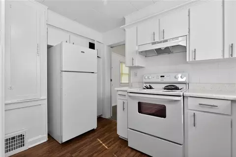Kitchen - 9324 E 15th St, Independence, MO 64052 photo 1 of 2