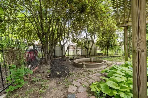 Exterior - 513 NE Balboa St, Lees Summit, MO 64063 photo 6 of 24