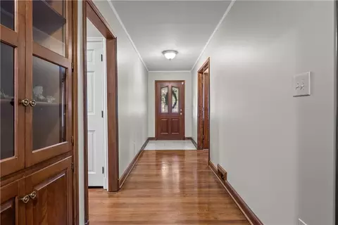 Entry Way - 513 NE Balboa St, Lees Summit, MO 64063 photo 1 of 5