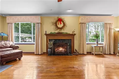 Living - 513 NE Balboa St, Lees Summit, MO 64063 photo 3 of 4
