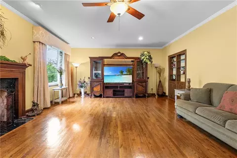 Living - 513 NE Balboa St, Lees Summit, MO 64063 photo 2 of 4