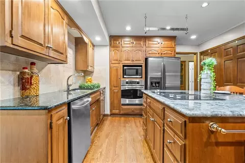 Kitchen - 513 NE Balboa St, Lees Summit, MO 64063 photo 2 of 4