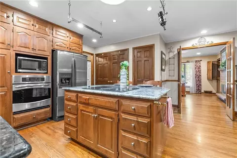 Kitchen - 513 NE Balboa St, Lees Summit, MO 64063 photo 3 of 4
