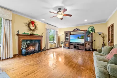 Living - 513 NE Balboa St, Lees Summit, MO 64063 photo 1 of 4