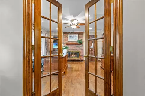 Entry Way - 513 NE Balboa St, Lees Summit, MO 64063 photo 3 of 5