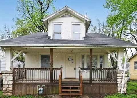 121 N Ash Ave, Independence, MO 64053