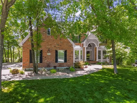 2648 Ashurst Ln, Lees Summit, MO 64081