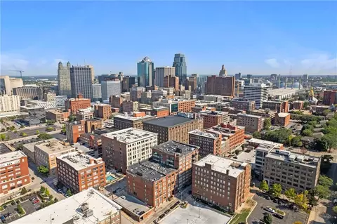 308 W 8th St #302, Kansas City, MO 64105