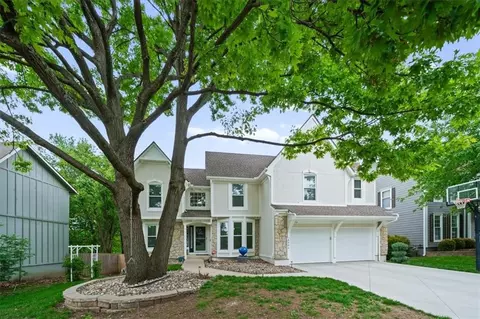 8604 W 153 St, Overland Park, KS 66223