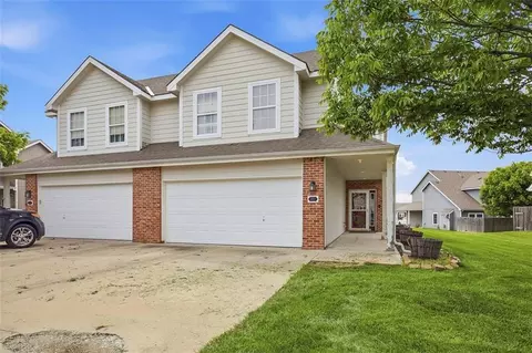 385 W Acorn St, Gardner, KS 66030
