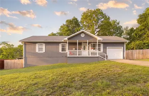 900 Oak Ter, Knob Noster, MO 65336