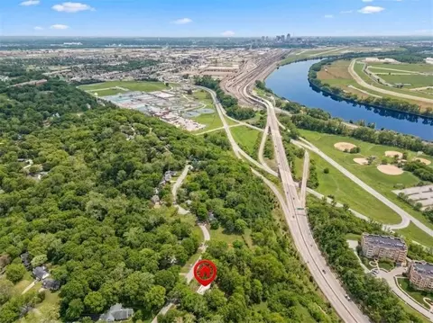 3848 N Briarcliff Rd, Kansas City, MO 64116