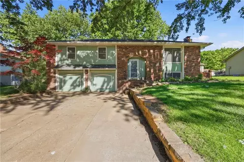 2409 SW 2nd Street Ter, Blue Springs, MO 64014