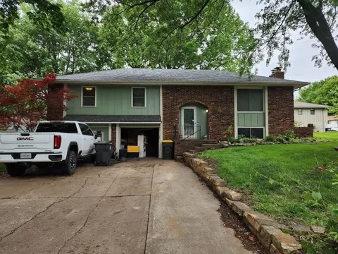 2409 2nd Street Ter, Blue Springs, MO 64014