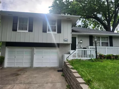 8844 Summit St, Kansas City, MO 64114