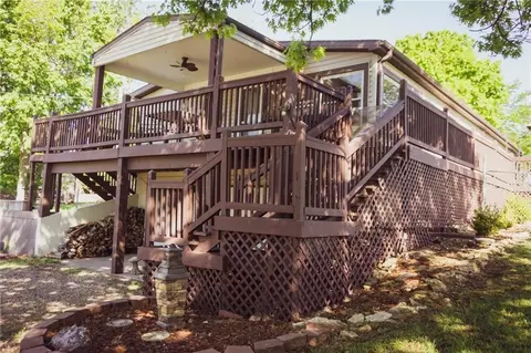 33 Lakeview Ln, Linn Valley, KS 66040
