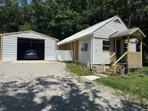 2332 Park Ln, Oak Grove, MO 64075