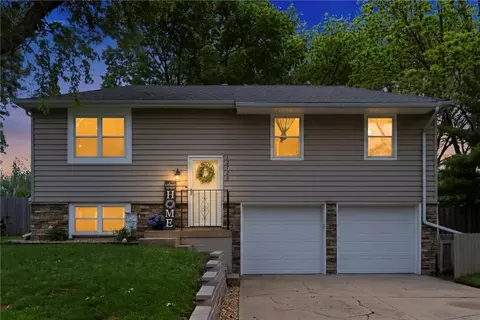 12728 S Sycamore St, Olathe, KS 66062