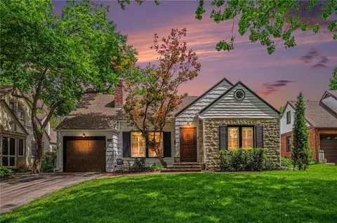 5441 Aberdeen Rd, Fairway, KS 66205