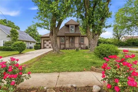405 S Pine St, Olathe, KS 66061