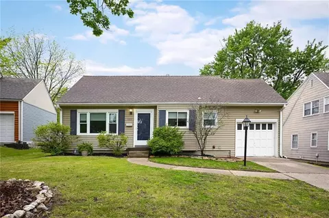 5322 Juniper Dr, Roeland Park, KS 66205