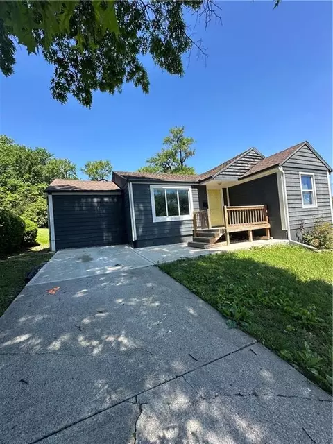 3618 E Gregory Blvd, Kansas City, MO 64132
