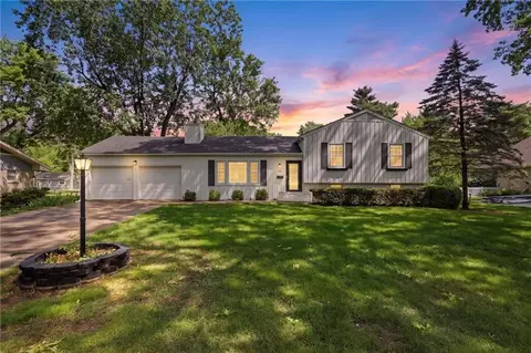306 W 114th St, Kansas City, MO 64114