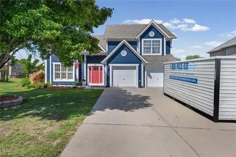 651 River Dr, Kansas City, KS 66111
