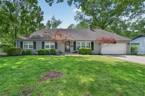 8332 Overbrook Rd, Leawood, KS 66206