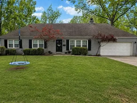 8332 Overbrook Rd, Leawood, KS 66206