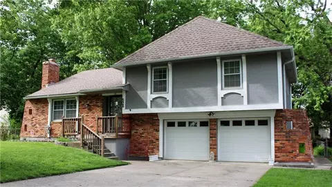 528 Mark Ln, Belton, MO 64012