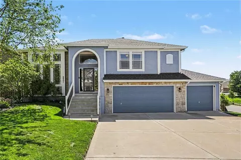 9901 N Farley Ave, Kansas City, MO 64157