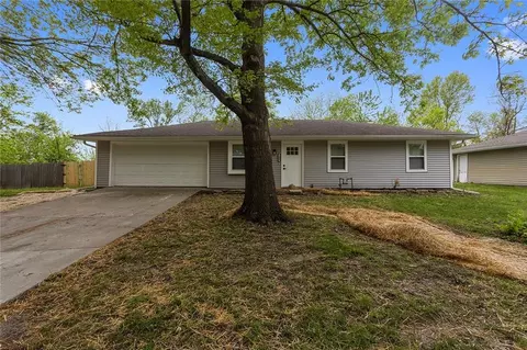 206 20th Ave, Greenwood, MO 64034