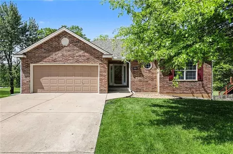 10208 N Spruce Ave, Kansas City, MO 64156