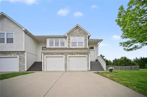 7537 Mccoy St, Shawnee, KS 66227