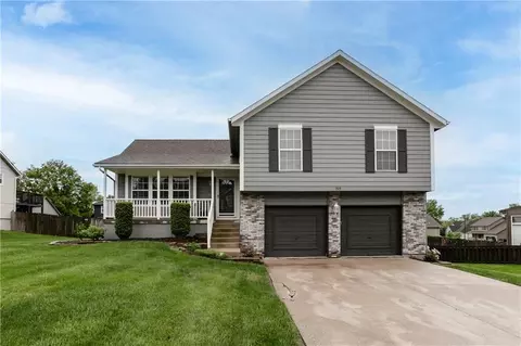 1519 Bridlewood Ln, Raymore, MO 64083