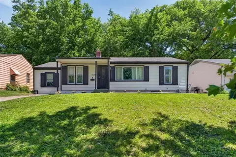 7239 Tracy Ave, Kansas City, MO 64131
