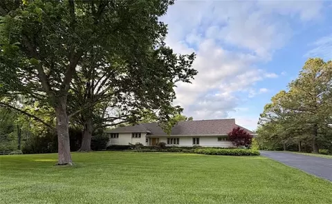 3636 W 89th St, Leawood, KS 66206